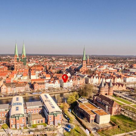 Maisonette Am Holstentor Mit Dachterrasse Und Heimkino Lübeck Extérieur photo