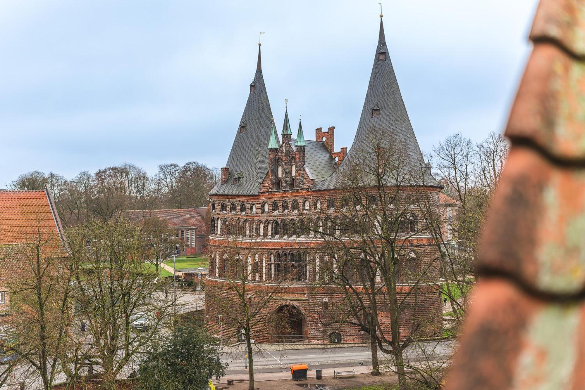 Maisonette Am Holstentor Mit Dachterrasse Und Heimkino Lübeck Extérieur photo