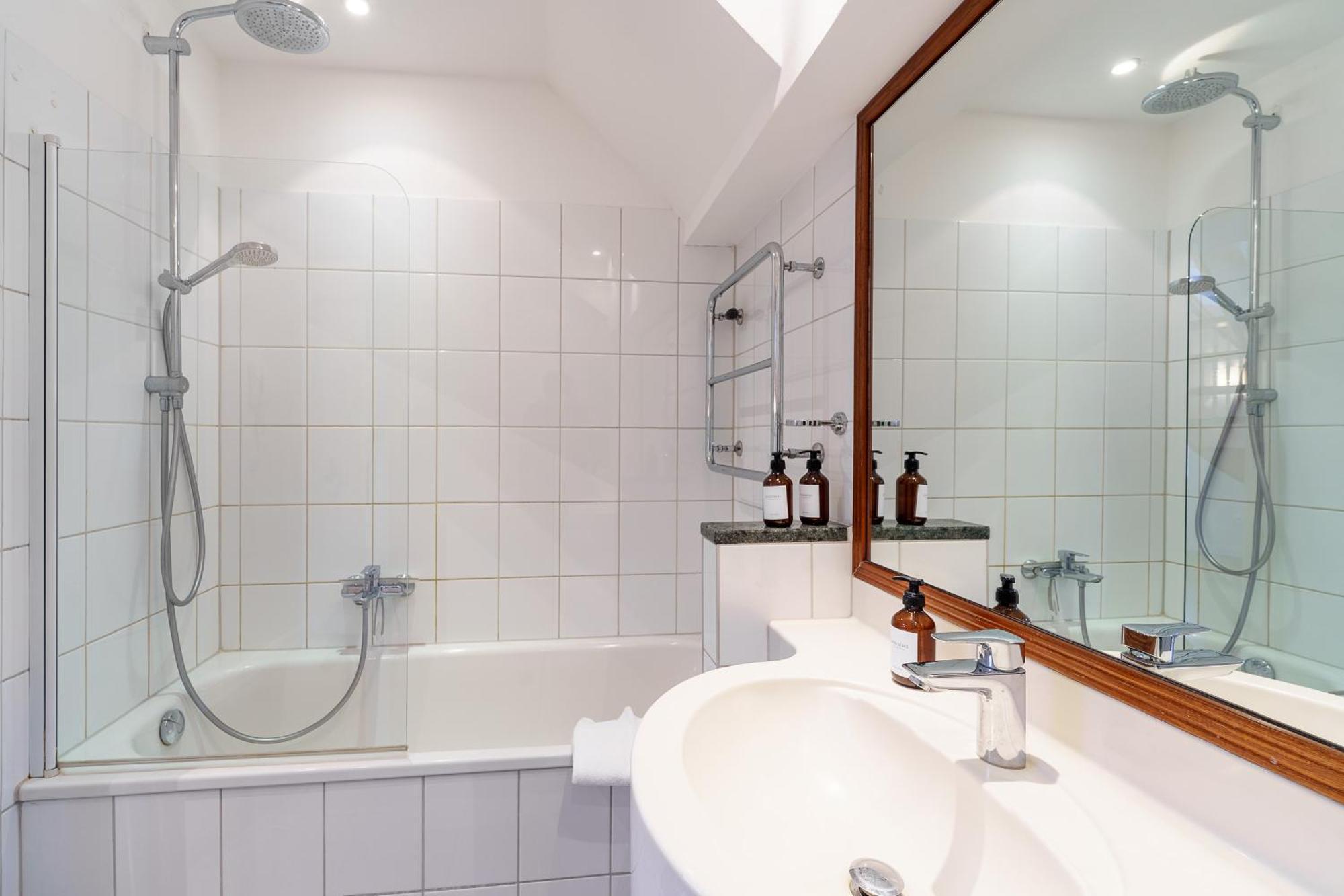 Maisonette Am Holstentor Mit Dachterrasse Und Heimkino Lübeck Extérieur photo